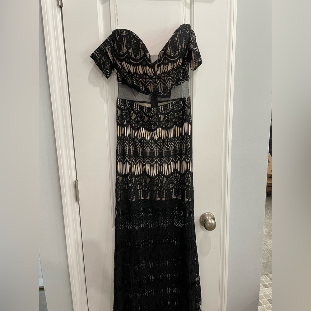 Fashion Nova Emilie black off the shoulder lace dress NWT - size M - Picture 8 of 8